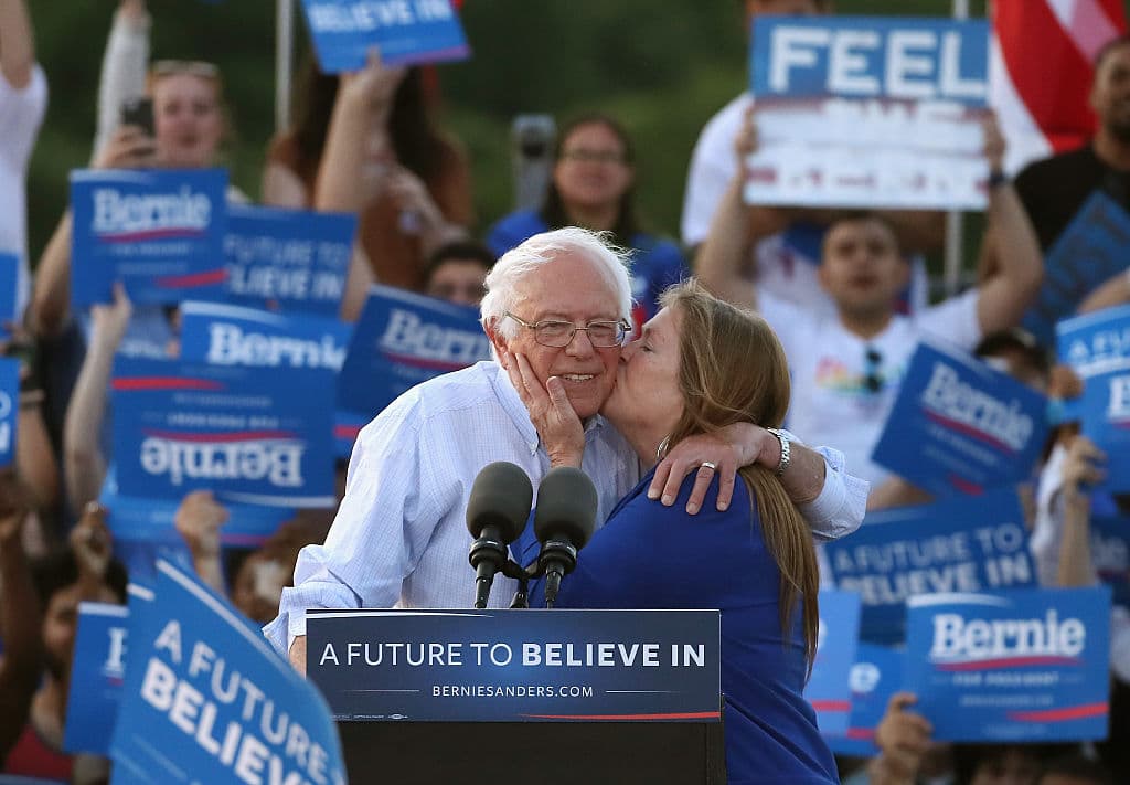 Los seguidores de Sanders siguen fieles y combativos pese al apoyo de Obama a Clinton