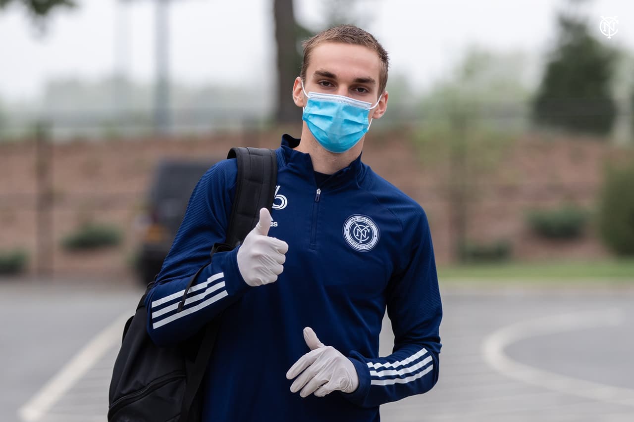 Los mismos recaudos tomó el defensor y volante James Sands, de New York City FC.