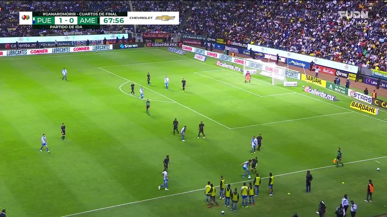 ¡TIRO ATAJADO! disparo por Henry Martín.