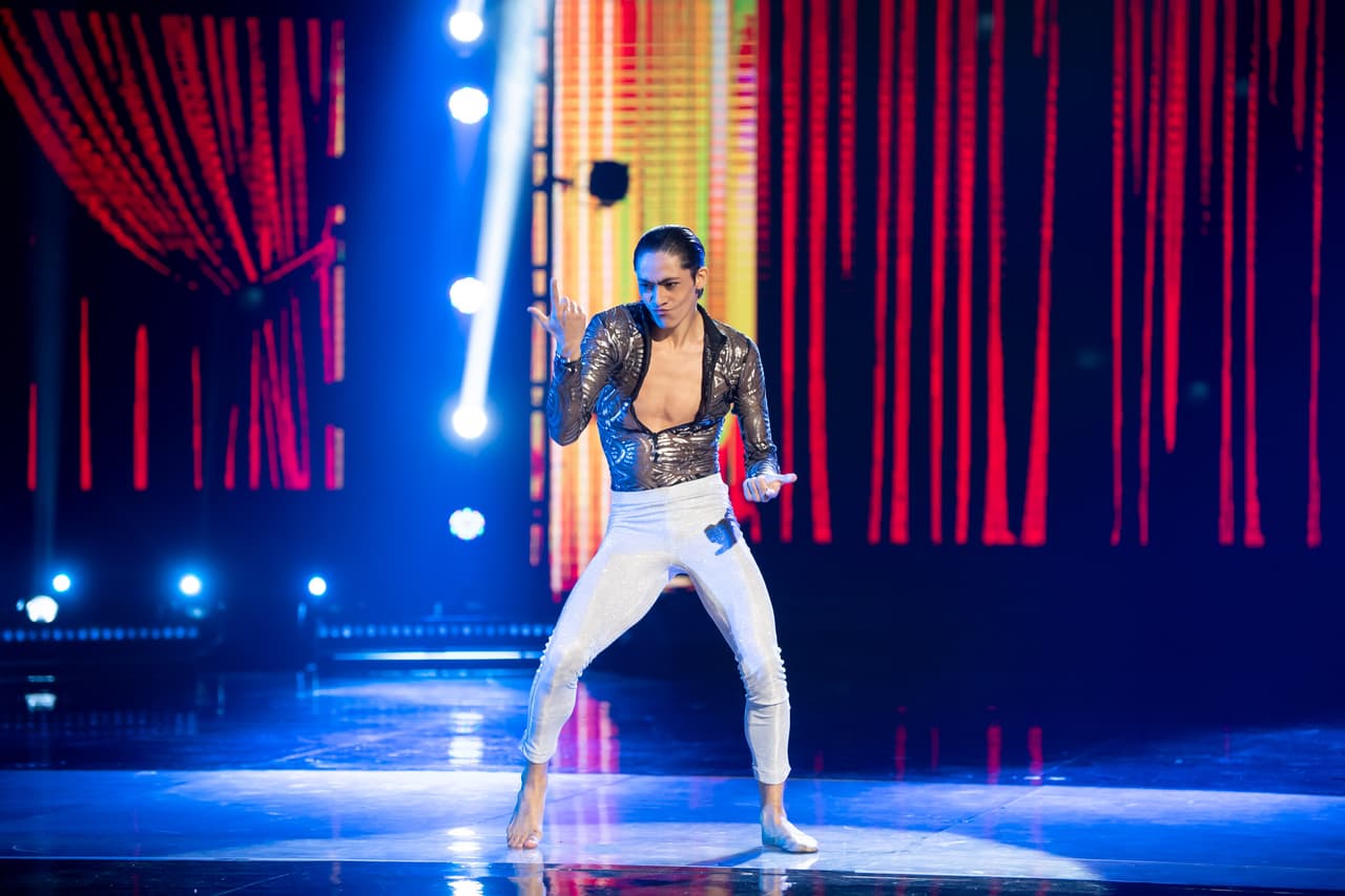 El duelo final enfrentó a los tres campeones. El primero en aparecer fue Emmanuel Torres.