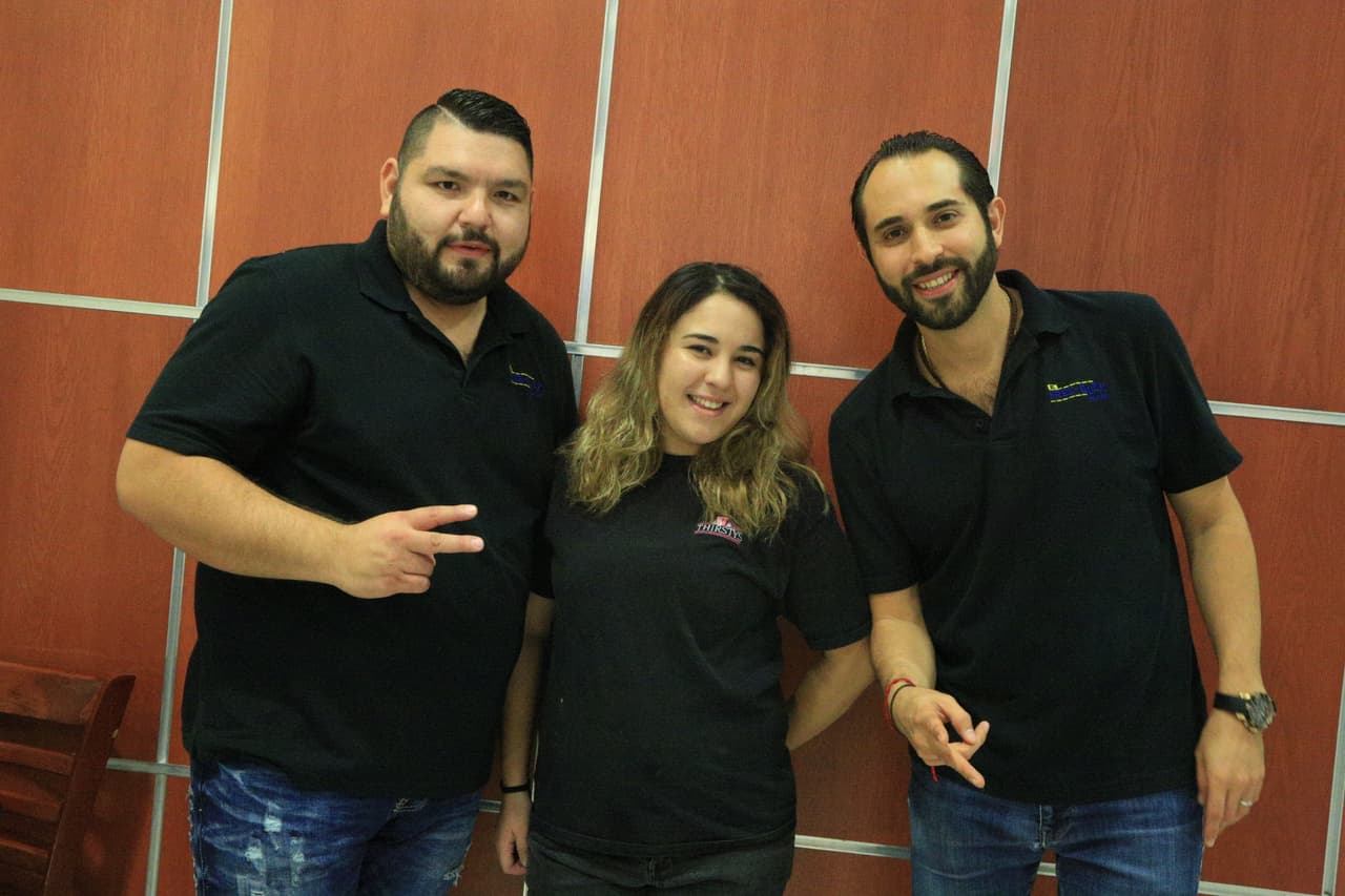 Los tres locutores se fueron a las calles de Dallas y tuvieron la oportunidad de conocer algunos de sus seguidores.