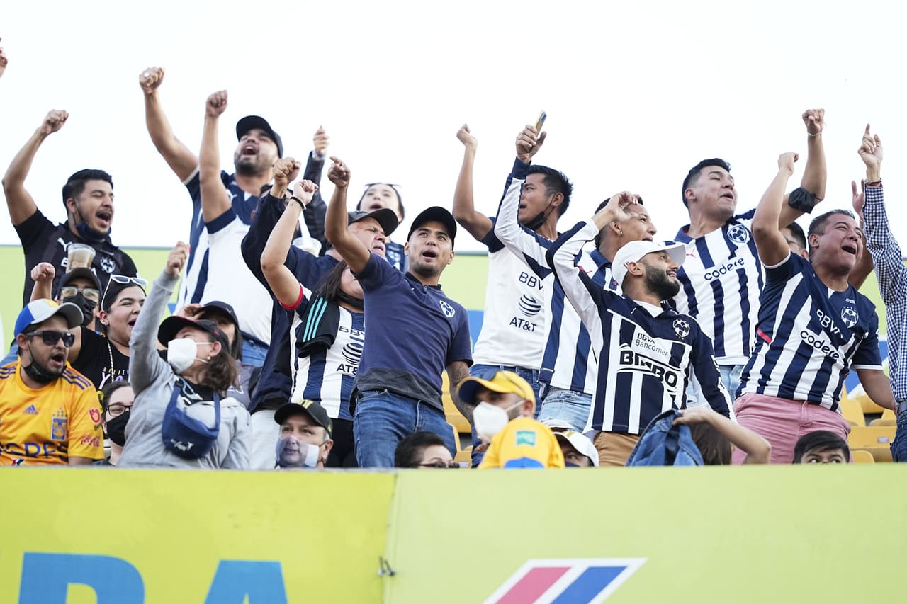 Los seguidores de La Pandilla también visitaron el Universitario.