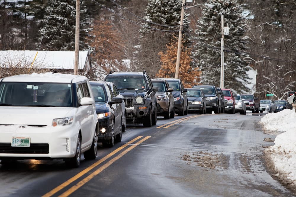 Votantes hicieron largas filas para votar en el último minuto en New Hampshire