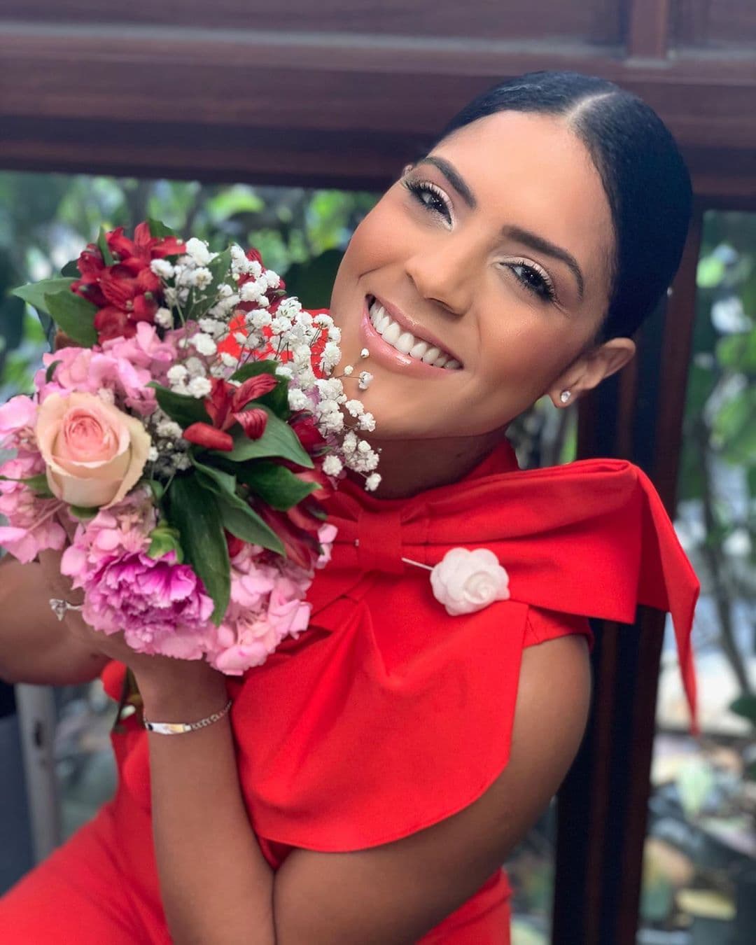 Este segundo fin de semana del año, 
<a href="https://www.univision.com/shows/despierta-america/en-fotos-los-15-momentos-que-marcaron-a-francisca-lachapel-este-2019-fotos" target="_blank">Francisca Lachapel</a> apareció en las plataformas digitales posando con un bello ramo que encontró en una despedida de soltera.