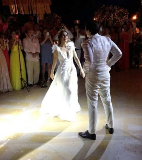 Claudia fue la reina de la noche y lució un vestido diseñado por Alexia Ulibarri, según la 'Revista Quién'.
