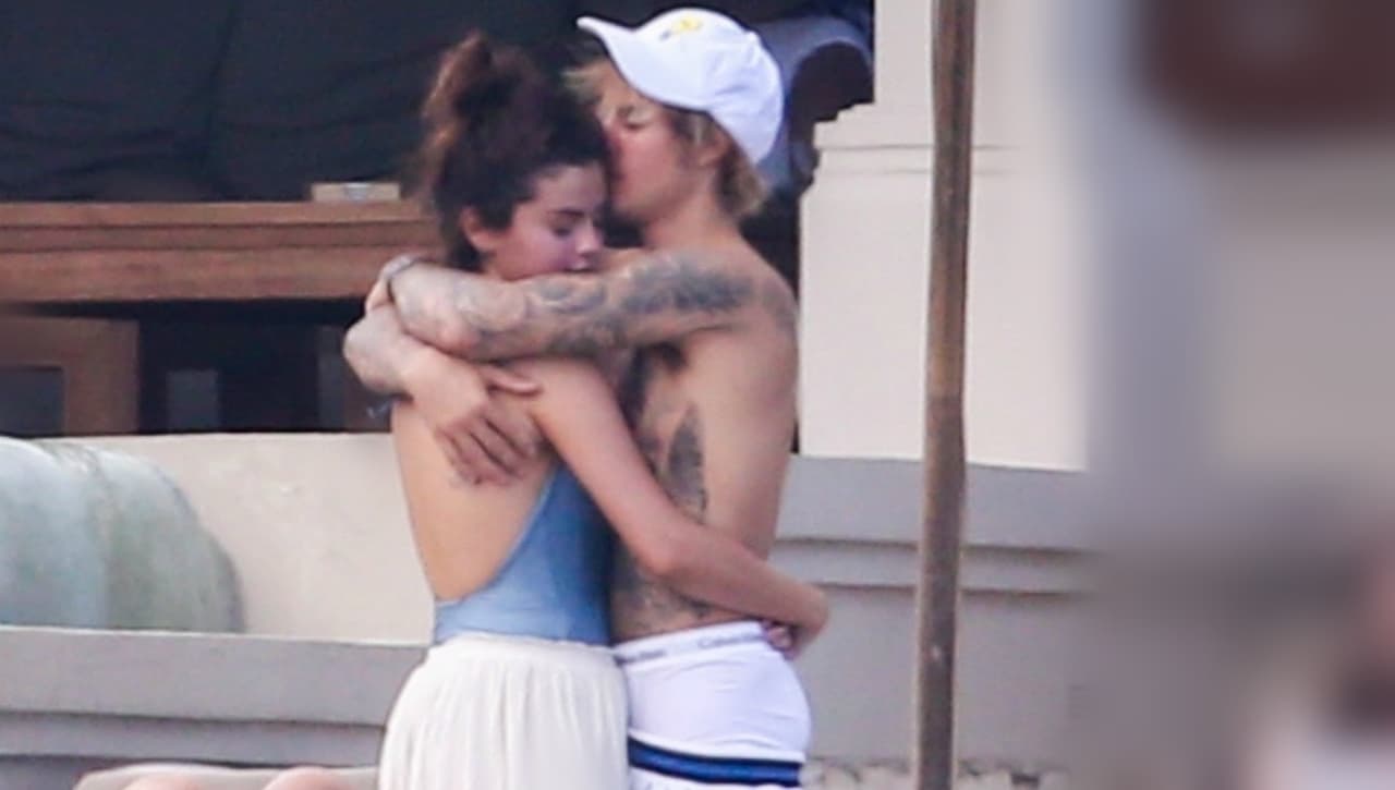 Ante este comentario,
<b><a href="https://www.univision.com/radio/dallas-kfzo-fm/justin-bieber-afirma-que-aun-ama-a-selena-gomez-video">Bieber respondió que amó y ama profundamente a Selena</a></b>, que ella siempre tendrá un lugar en su corazón, pero que él está locamente enamorado de su esposa, Hailey Baldwin.