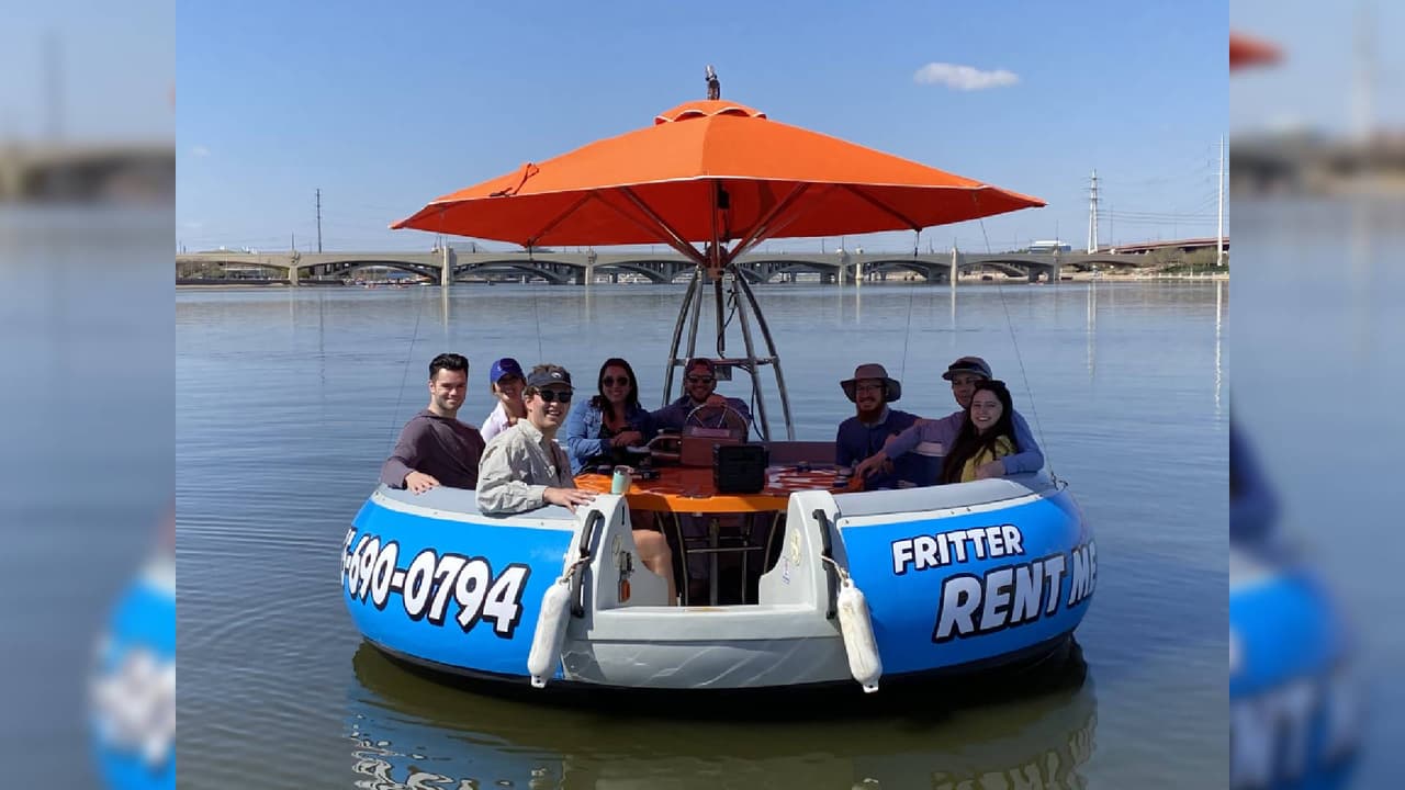 <h3 class="cms-H3-H3">Horarios</h3>: 
<br>De lunes a jueves: 10 am a 8 pm
<br>De viernes a domingo: 10 am a 9 pm 
<br>“Los horarios pueden variar según el clima o eventos especiales”, indica la compañía Boat Rentals of America.
<br>