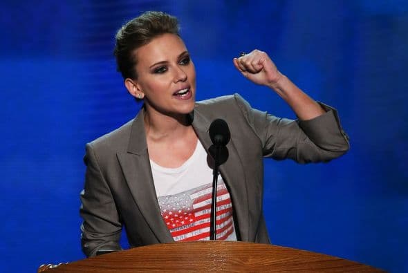 De la misma manera, Scarlett Johansson, junto con Eva Longoria y Kerry Washington rodaron un anuncio a mediados de octubre en el que criticaban abiertamente la posición de los republicanos frente al aborto. El anuncio decía: "Quiero hablar con ustedes acerca de las mujeres", afirma Johansson al comienzo del anuncio, seguida por Washington, quien añade: "Y sobre Mitt Romney". "Mitt Romney pretende acabar con los fondos para (el grupo de planificación familiar) Planned Parenthood", prosigue Longoria, a lo que añade Johansson: "Incluidas las revisiones contra el cáncer".