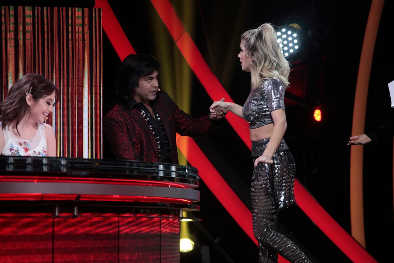 Albertano no pudo aceptar de inmediato el piropo de Gloria porque Laurita Fernández, la bailarina argentina que fue jueza invitada del cuarto show de Pequeños Gigantes, llegó a mover las cosas de su lugar. Y es que desde que Laurita pisó el escenario, arrancó sus suspiros.