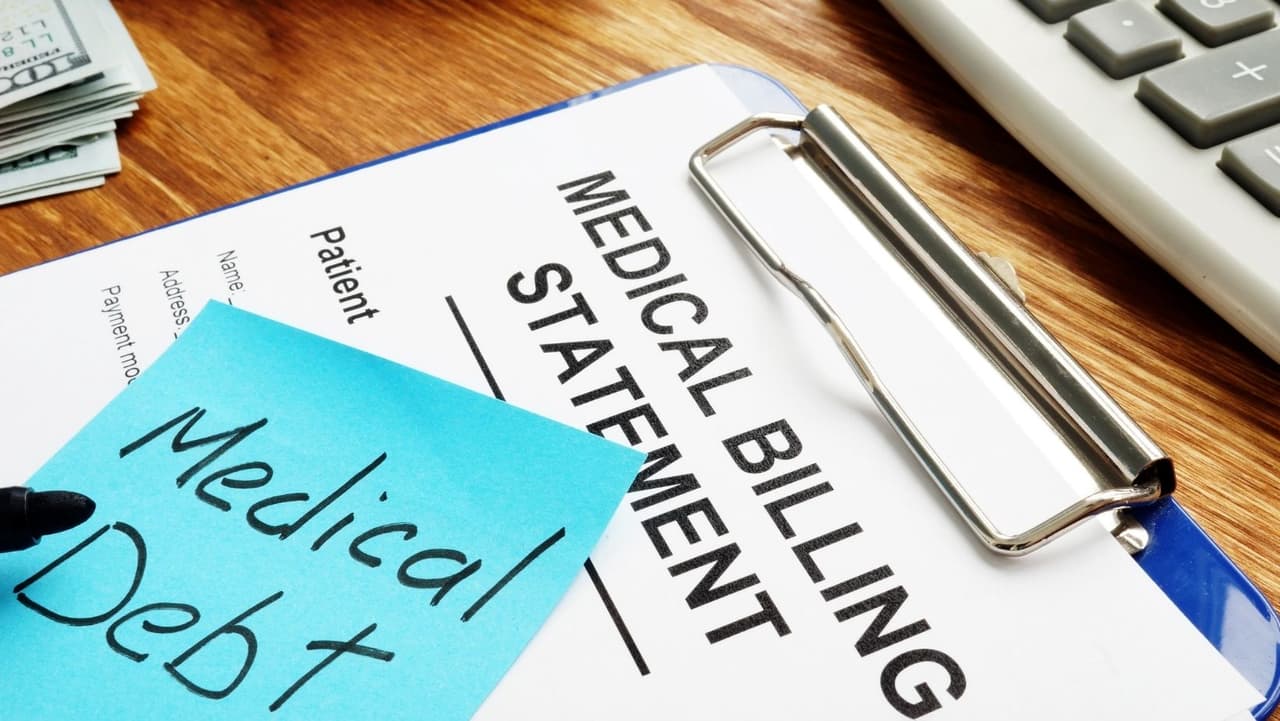 <b>Tome medidas para que los <a href="https://www.univision.com/local/philadelphia-wuvp/5-formas-tratar-cobradores-deudas-cada-dolar-cuenta-fotos">cobradores de deudas</a> dejen de llamar</b>: Cada estado tiene un estatuto de limitaciones sobre cuánto tiempo tiene un cobrador para demandarlo por deudas. Si cree que en realidad no debe el dinero y que la compañía de seguros cometió un error de facturación, puede solicitar una revisión interna de la compañía.