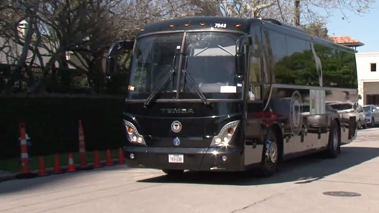 Los asistentes tienen la oportunidad de recorrer cuatro casas.