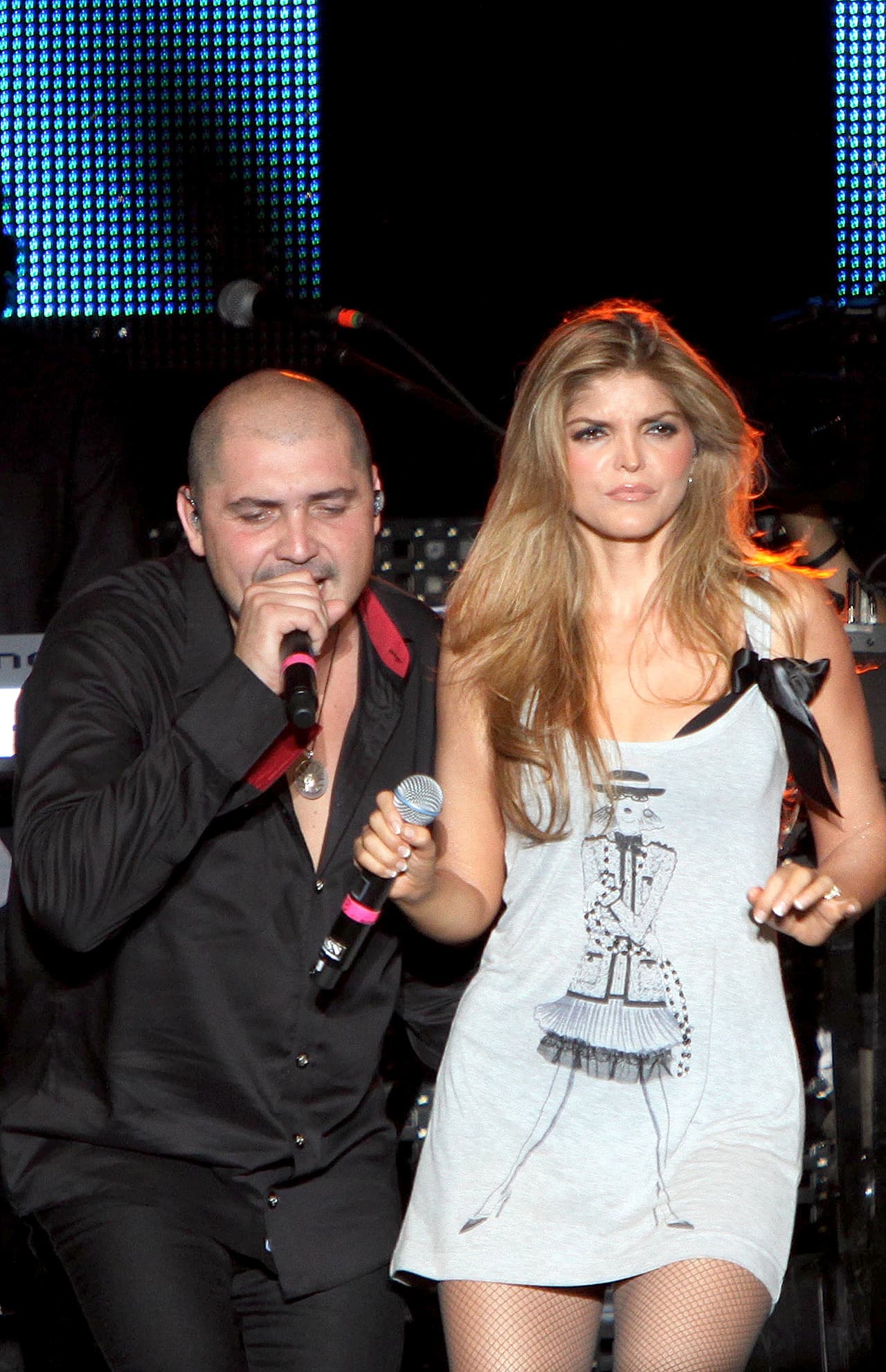 Debido a que sus padres son dos grandes figuras de la farándula mexicana, y a cómo es que se dio su concepción, el niño, de 10 años, regularmente está en el centro de la atención pública. 
<br>