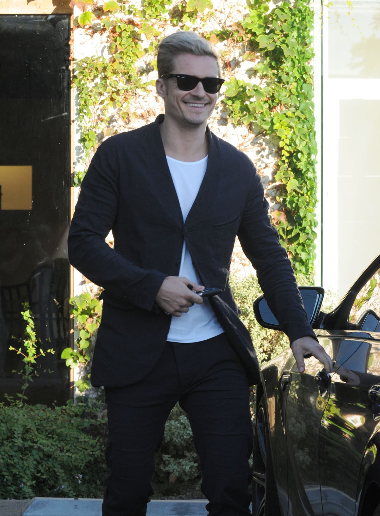 En realidad cualquier color de cabellero le queda bien.