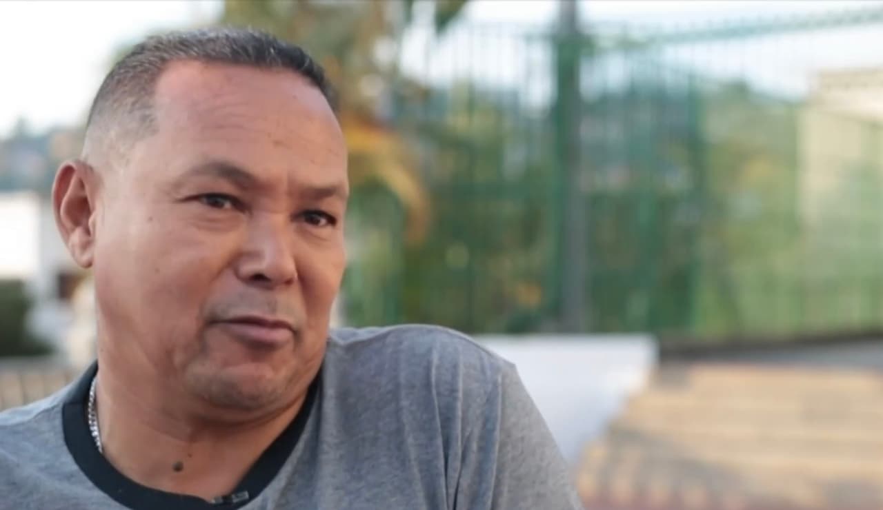 “Nosotros lo hacemos por ella, nos ponemos al pie del cañón por ella, aunque a veces yo no aguanto esto [se señala la espalda] y sin embargo yo no sé... lo voy a demostrar porque voy para adelante con mi niña”, dice orgulloso el padre.