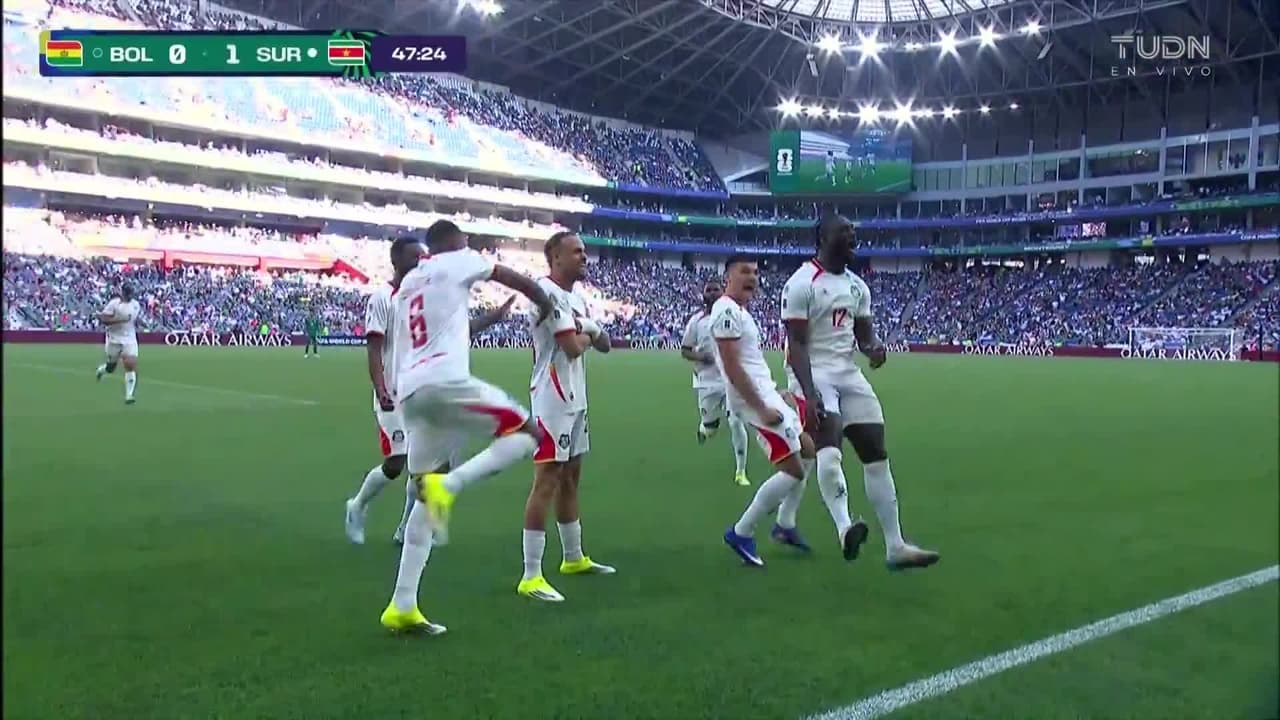 ¡Golazo de Surinam! Liam van Gelderen aparece para abrir el marcador