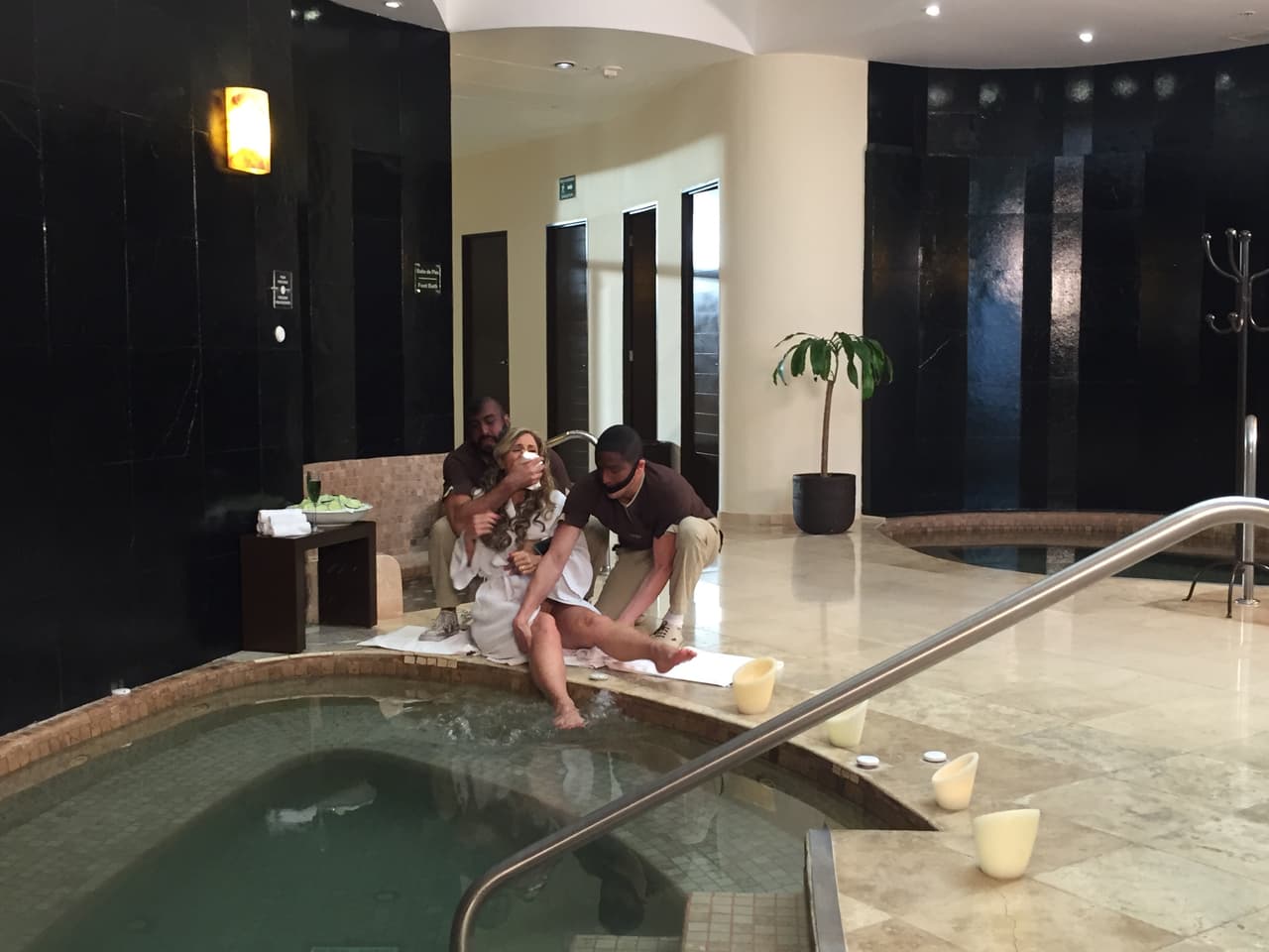 Estos actores estudiaron muy bien cómo se hace un secuestro, porque la escena quedó increíble.