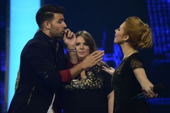 Jencarlos, cantando, le dijo que era una "potranquita".