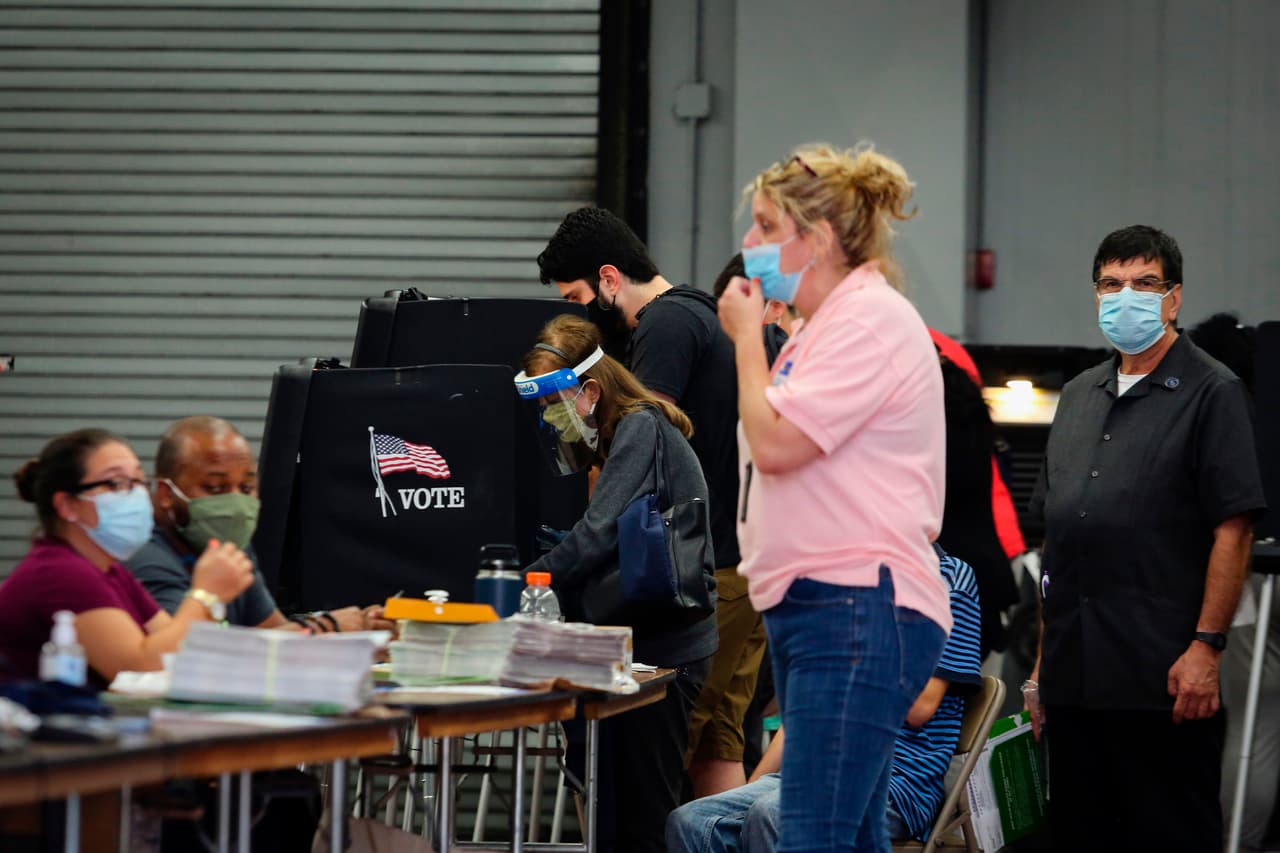 Unas 2,300 boletas por correo presentan irregularidades en Miami-Dade