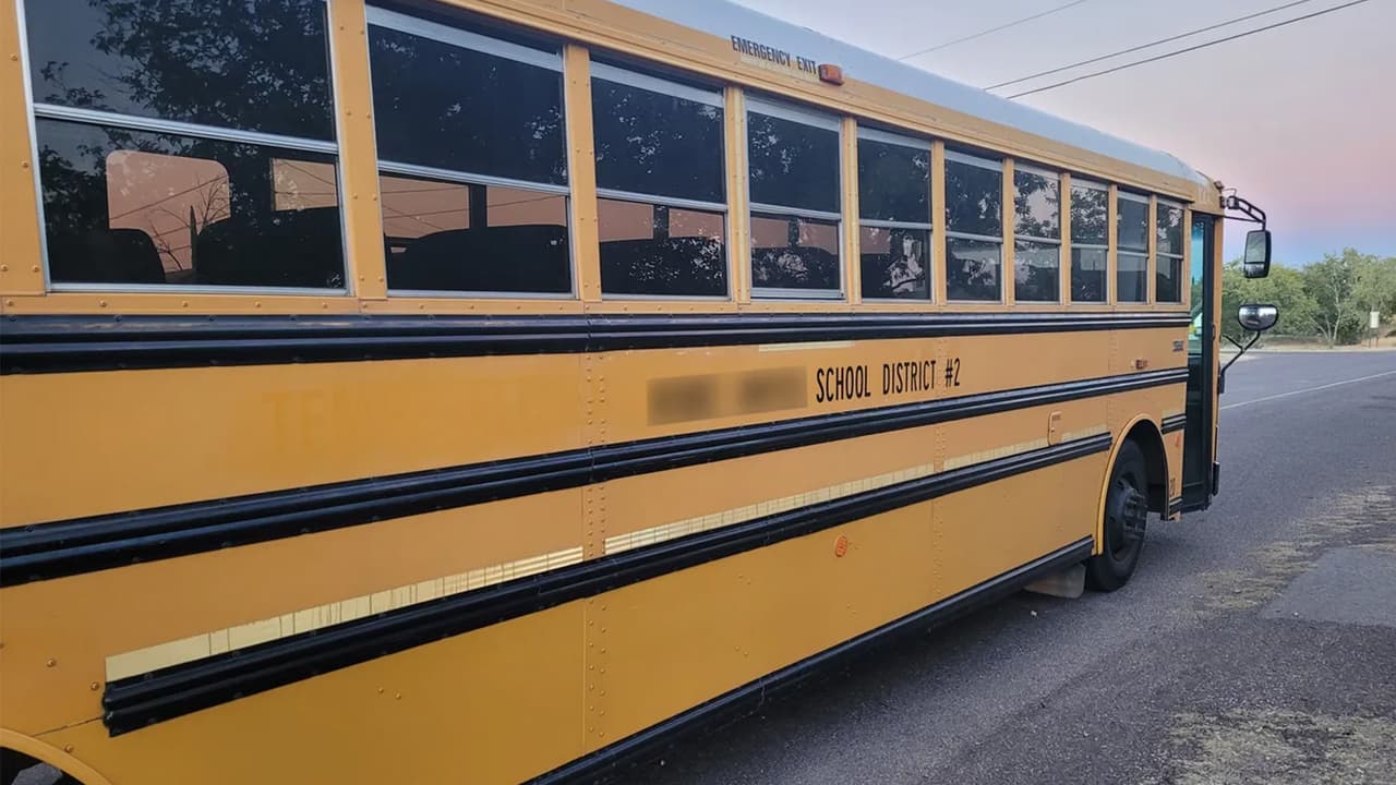 En noviembre de 2023, un sujeto fue detenido por agentes de la Patrulla Fronteriza del sector de Tucson en el área de Naco, después de ser descubierto 
<b>utilizando un autobús escolar</b> de un distrito de Arizona para transportar personas indocumentadas.