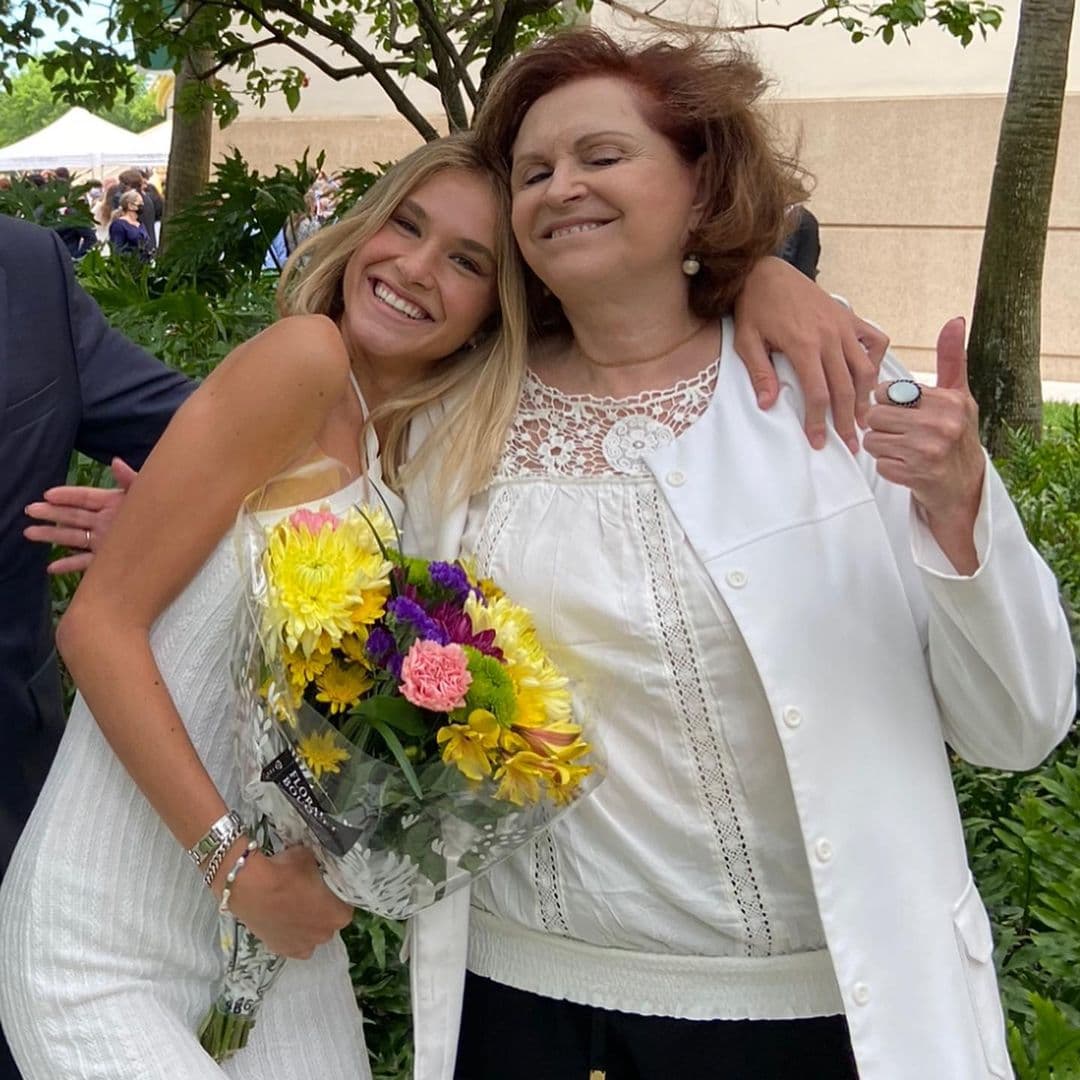 La madre de Alan, doña Mireya Feingold, no se perdió este bello momento y viajó de México a Miami para acompañar a su nieta.