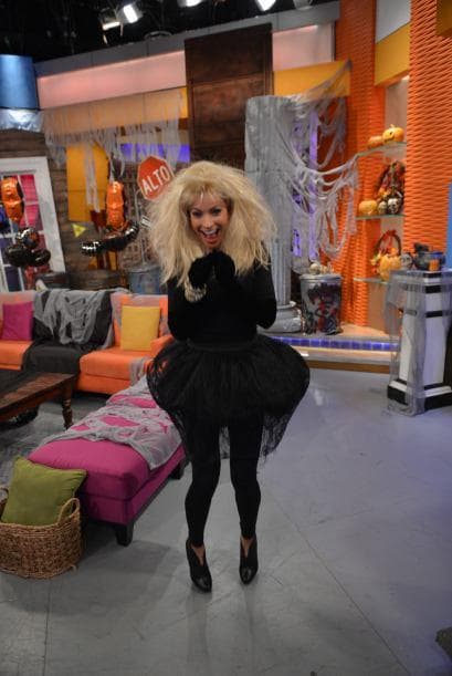 El modelito retro de Satcha nos encantó, ella estaba feliz con su rubia cabellera al estilo de Yuri.