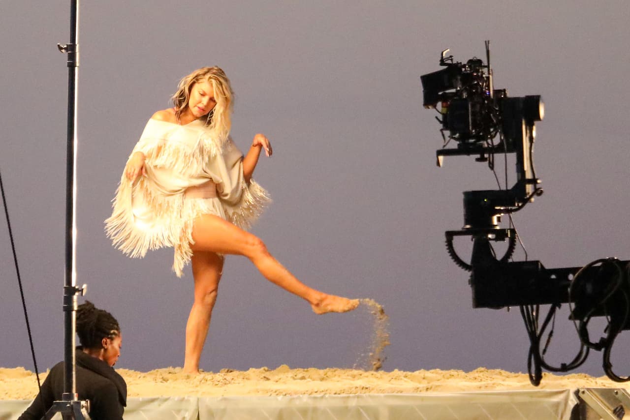 Este nuevo video lo está filmando en Paradise Cove.