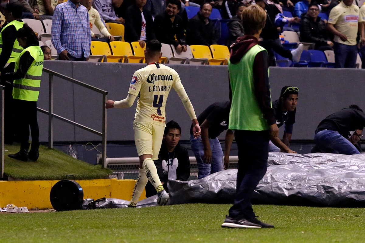Al minuto 87 el defensa del América, Edson Álvarez, vio la tarjeta roja tras la doble amonestación.