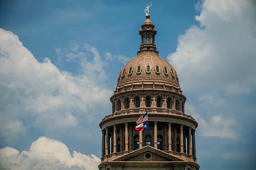 En cuanto a
<b>Empoderamiento político</b>, el estado llegó a la posición número 45. En esta área se evaluó la disparidad en la proporción de legisladores en el Senado y legisladores en la Cámara de Representantes. También se analizó la disparidad en la proporción de ejecutivos elegidos por el estado.