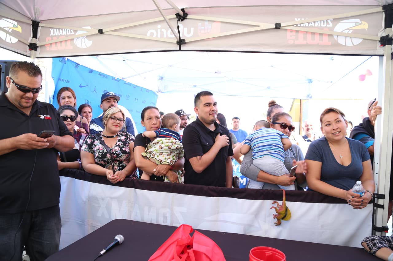 Así se divierten los locutores del Free-guey show cuando no están en cabina.