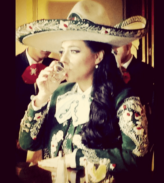 Desde el inicio, el camino de esta mujer fue complicado, ya que su padre los abandonó desde que ella era muy pequeña.