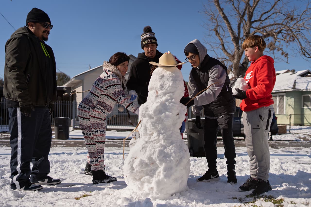 2. 
<b>Se trató de una de las tormentas invernales más fuertes en la historia de Houston</b>, donde la ciudad reportó una acumulación oficial de nieve de 
<b>hasta 4.0 pulgadas en el centro.</b>
