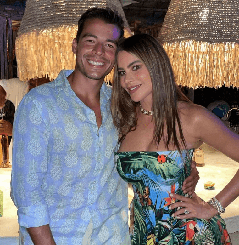 De igual manera, ha trabajado en algunas campañas comerciales junto a su célebre madre.