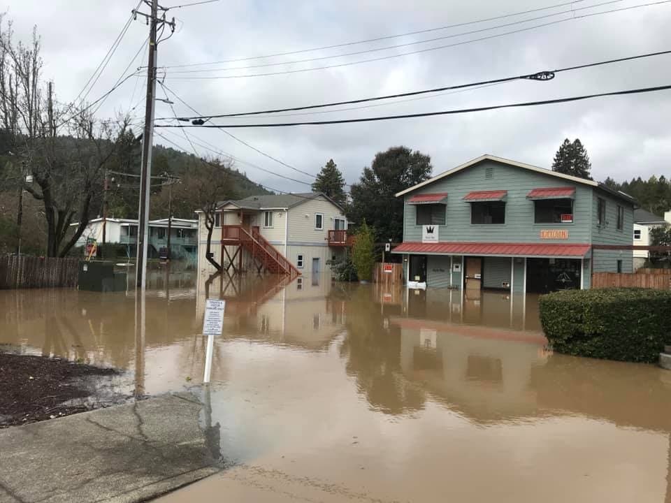 Aunque lo peor de la tormenta ya pasó, el Servicio Meteorológico Nacional (NWS) advritió que sobre la región seguirán cayendo lluvias intermitentes a lo largo de este miércoles, por lo que los niveles de los afluentes continuarán aumentando.