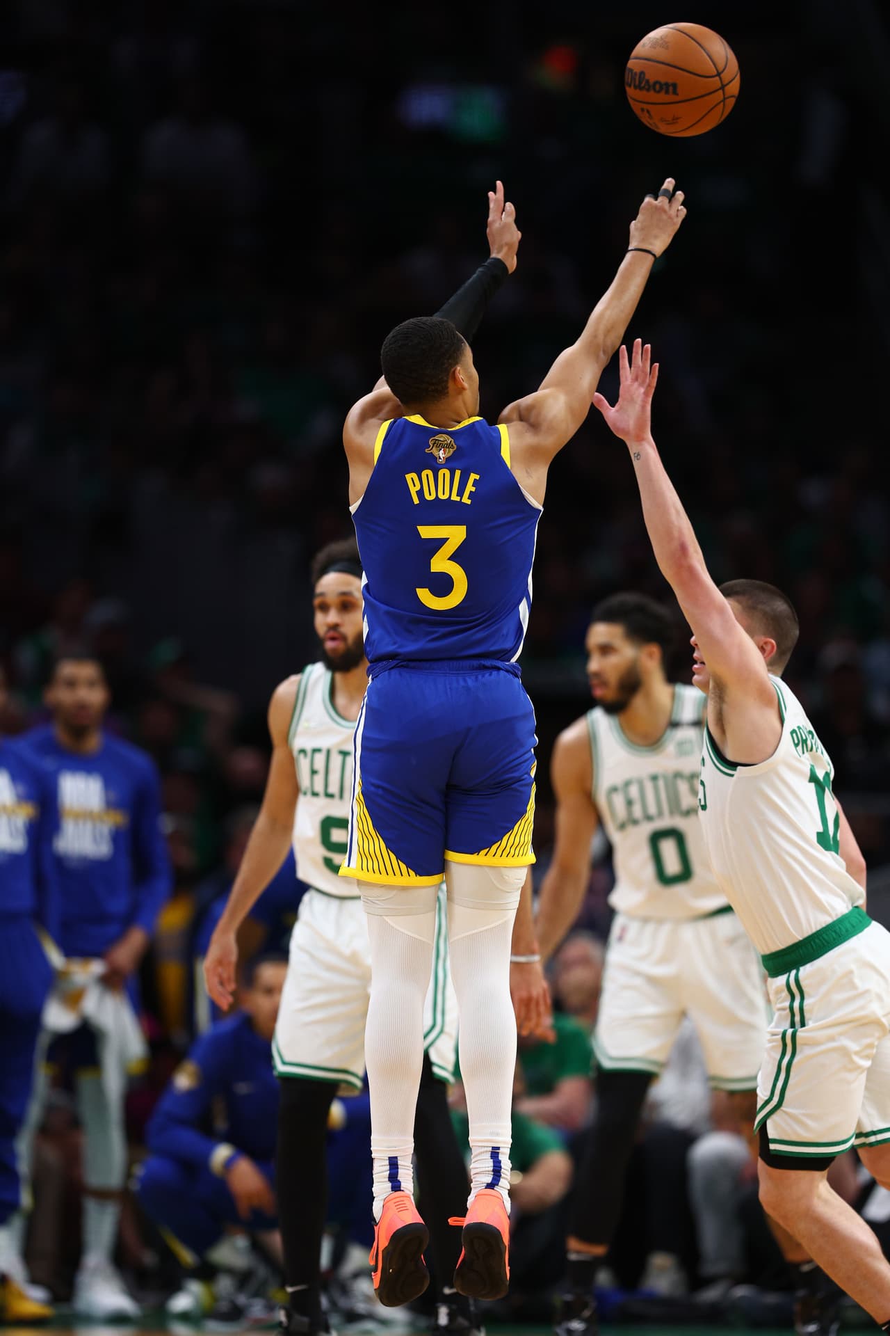 Los Golden State Warriors, encabezados por Steph Curry, apabullaron a los Boston Celtics en el Juego 6 de las Finales de NBA para conseguir el séptimo anillo en la historia de la franquicia y el cuarto en la era Steve Kerr.