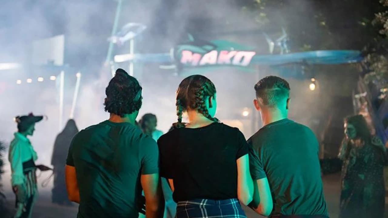 Captura momentos espeluznantes en áreas de fotografía temática repartidas por todo el parque, perfectas para recuerdos aterradores.