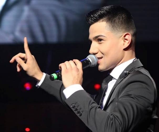 Este galán tuvo la fortuna hace unos días de presentarse en el Nokia Theater y continúa recordando este inolvidable momento.