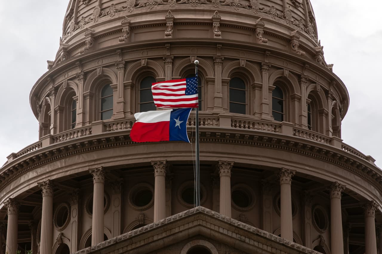 Esto es lo que se sabe sobre la orden de arresto que se firmó contra 52 legisladores demócratas de Texas