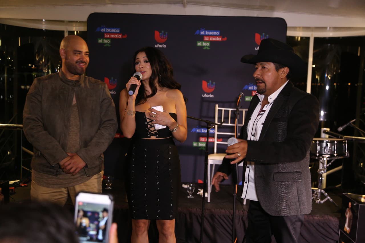 <b><a href="https://www.facebook.com/RaulElPelon/?fref=ts">Raúl 'El Pelón'</a></b>, 
<b><a href="https://www.facebook.com/carlamedranoo/?fref=ts">Carla Medrano </a></b>y 
<b><a href="https://www.facebook.com/andresmaldonadoelfeo/?fref=ts">El Feo</a></b> premiaron a sus oyentes con una noche inolvidable al lado de 
<b><a href="https://www.facebook.com/Calibre50Musica/?fref=ts">Calibre 50</a></b> en un bote privado.