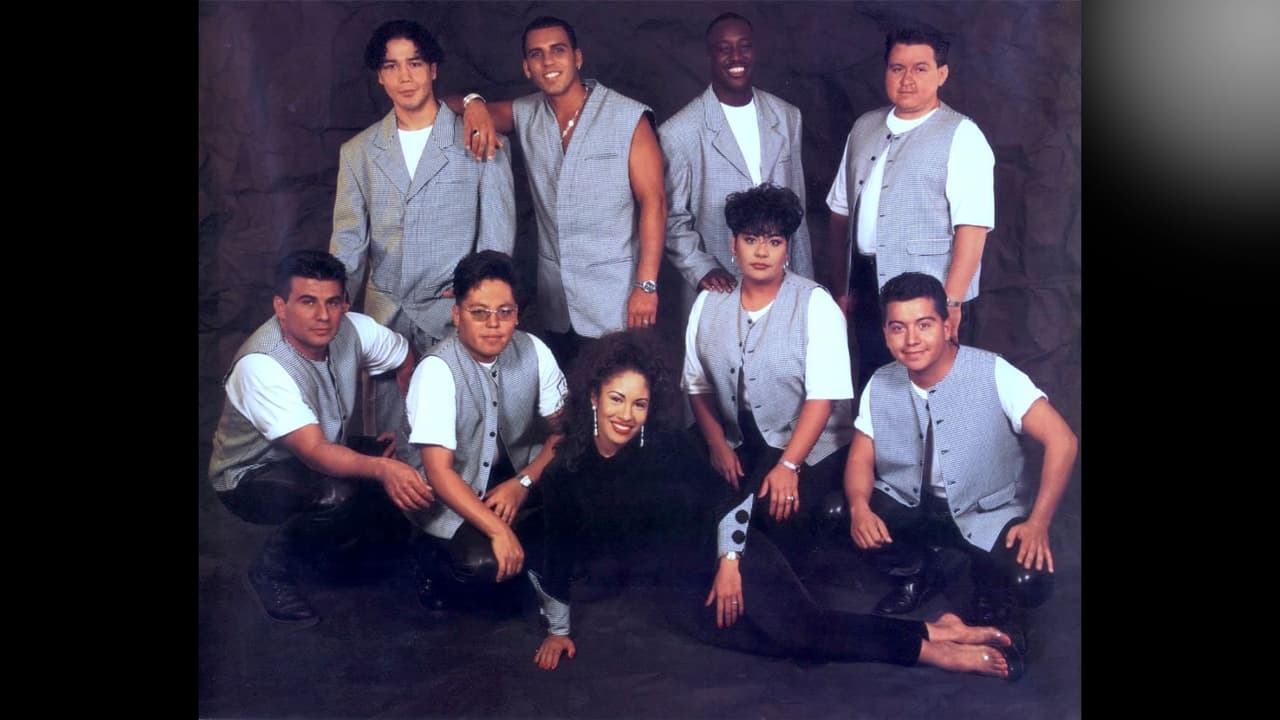 <h3 class="cms-H3-H3">Sábado 29 de marzo: 214Selena Market </h3>
<br>
<b>El sábado se celebrará el evento principal del festival:</b> 214Selena en 
<a href="https://maps.app.goo.gl/YANqgUfFyJNZijG69" target="_blank">Market en Four Corners Brewing Co. (1311 S. Ervay St.)</a>. Desde la 1:00 p.m. hasta las 5:00 p.m., podrás disfrutar de música, arte y cultura, con un concurso de talentos en honor a Selena, una presentación de la artista Vanita Leo, un mural comunitario y actividades artísticas para los más pequeños con Cima Arts. Además, habrá comida, vendedores y música en vivo con los DJ’s Eman, Irasema y Principe Q.