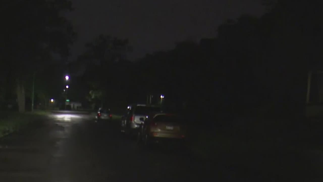 Policía de Chicago encuentra un cadáver dentro de un vehículo incendiado en Englewood