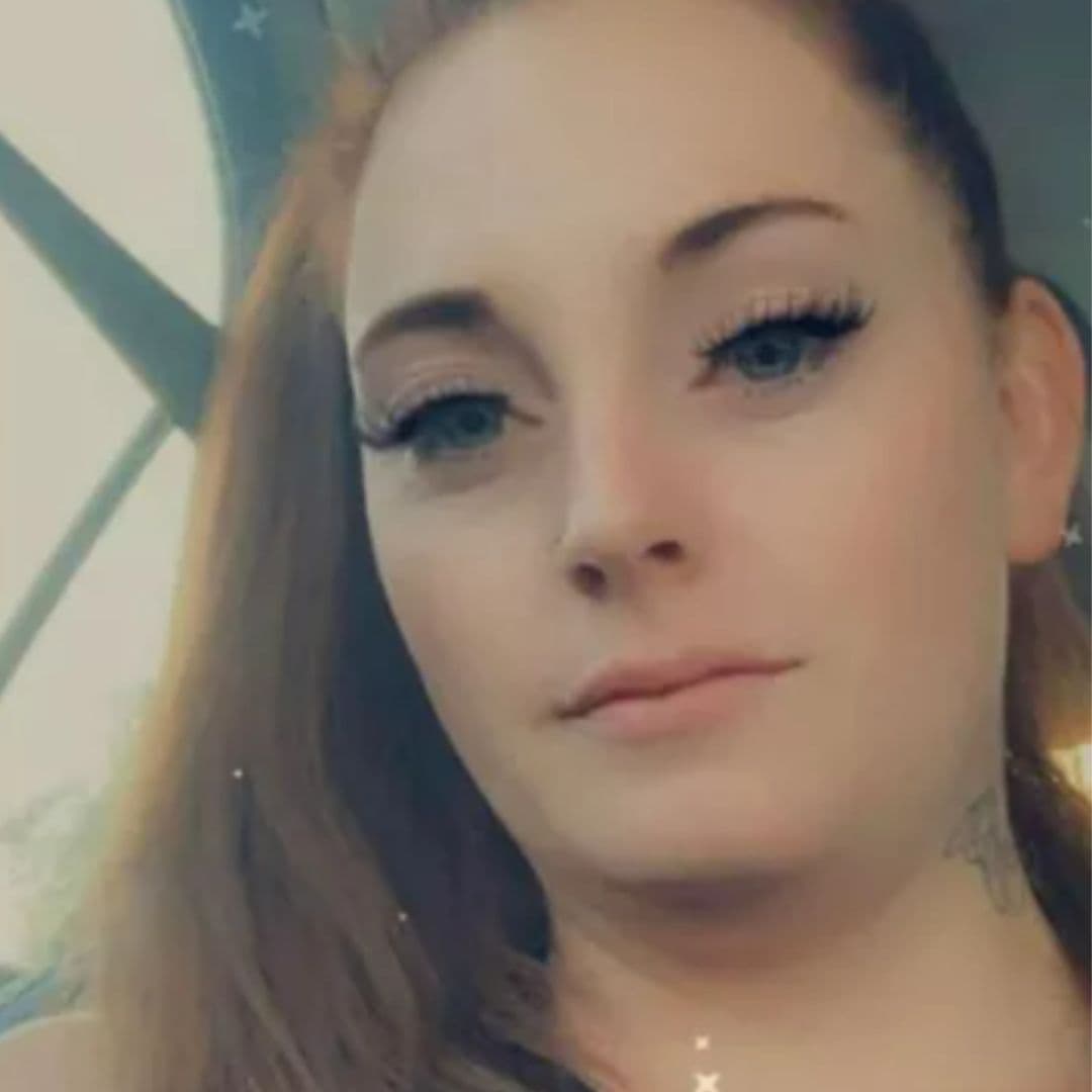 Familiares de Karina Castro dijeron que Solando Landaeta es un paciente diagnosticado con esquizofrenia y su temperamento cambiaba drásticamente de acuerdo con la dosis de sus medicamentos.
<br>