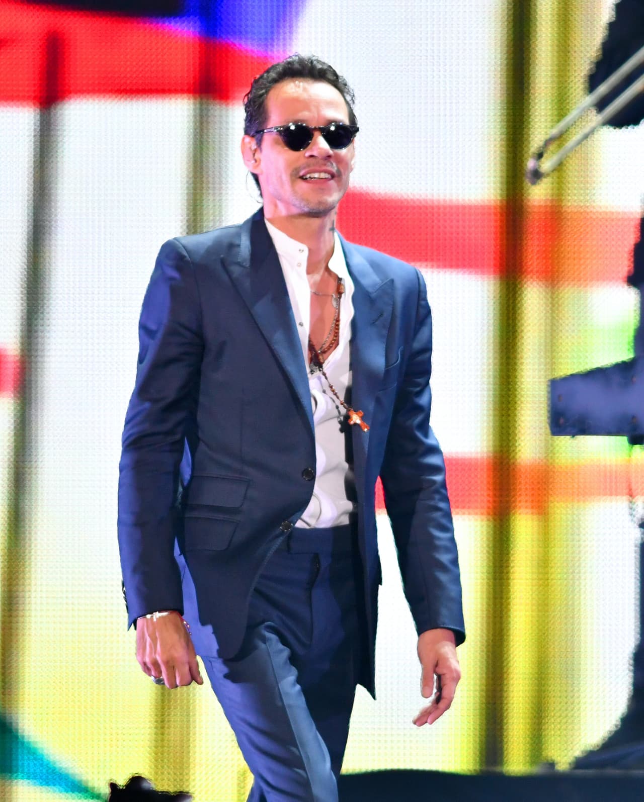 Asimismo, durante un concierto en Nueva York en febrero de 2016 el boricua dijo: “Antes de irme, quiero decir dos cosas: 
<b><a href="https://www.univision.com/estilo-de-vida/trending/el-mensaje-detras-del-insulto-de-marc-anthony-a-donald-trump">¡Al carajo Donald Trump!</a></b>”.