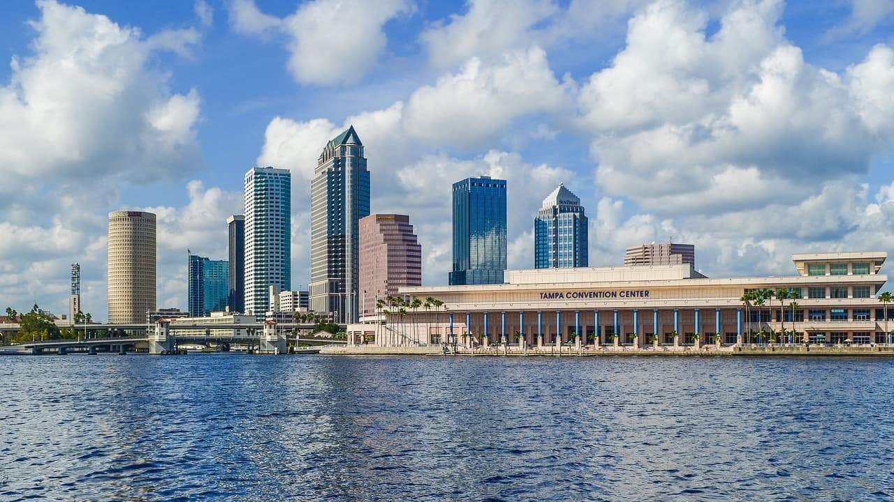 Tampa es considerada la segunda mejor ciudad para conseguir empleo en 2024, revela informe