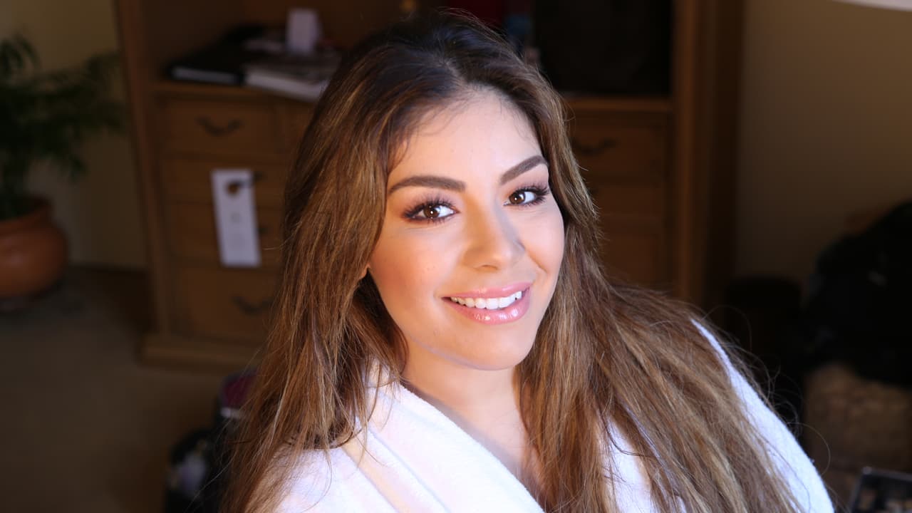 En su primera entrega de Premios Juventud, Evelyn Sicairos nos lleva con ella paso a paso.