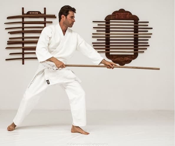 <b><a href="https://www.univision.com/shows/el-dragon/sebastian-rulli-grabo-escenas-junto-a-alejandra-espinoza-en-el-dragon-y-asi-lo-presumio-video" target="_blank">El Dragón se grabó</a></b> en Japón, España, Estados Unidos y México
<b>.</b> Según el periódico mexicano, el actor 
<b><a href="https://www.univision.com/noticias/edicion-digital/sebastian-rulli-estudio-artes-marciales-por-tres-meses-antes-de-grabar-la-nueva-serie-de-univision-el-dragon-video" target="_blank">tomó clases de aikido</a></b> para poder desempeñar su papel.