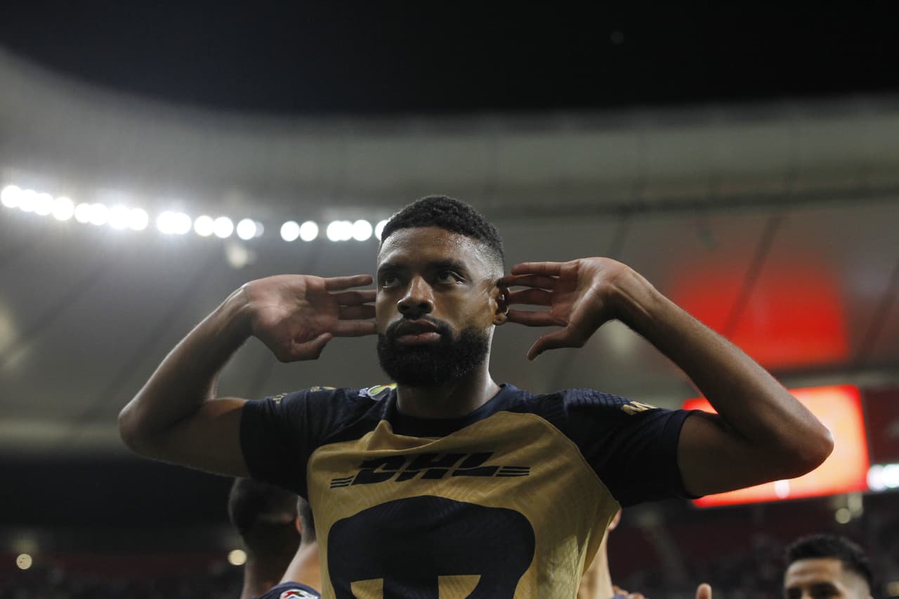 El brasileño le daba la ventaja a Pumas muy rápido.