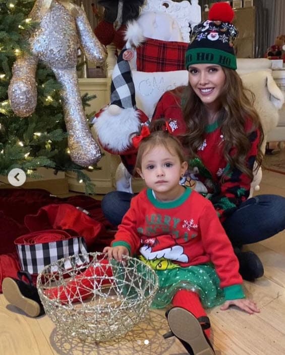 "
<b>Ahora hace cada berrinche</b> y dice '¡quiero esto!' y yo (le digo): 'Mamita, pero espérate'". 
<br>