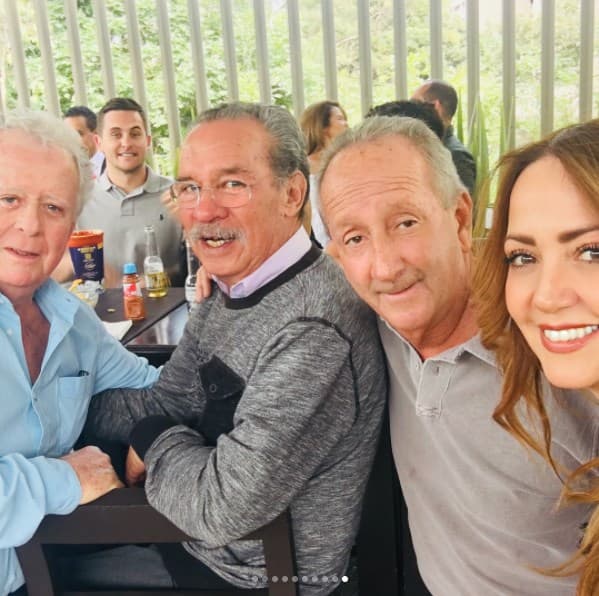 "Algunos teníamos años sin vernos por vivir en diferentes lugares, pero cuando el amor es verdadero, permanece INTACTO más allá de la distancia y el tiempo", escribió en el texto junto a algunas de las imágenes.