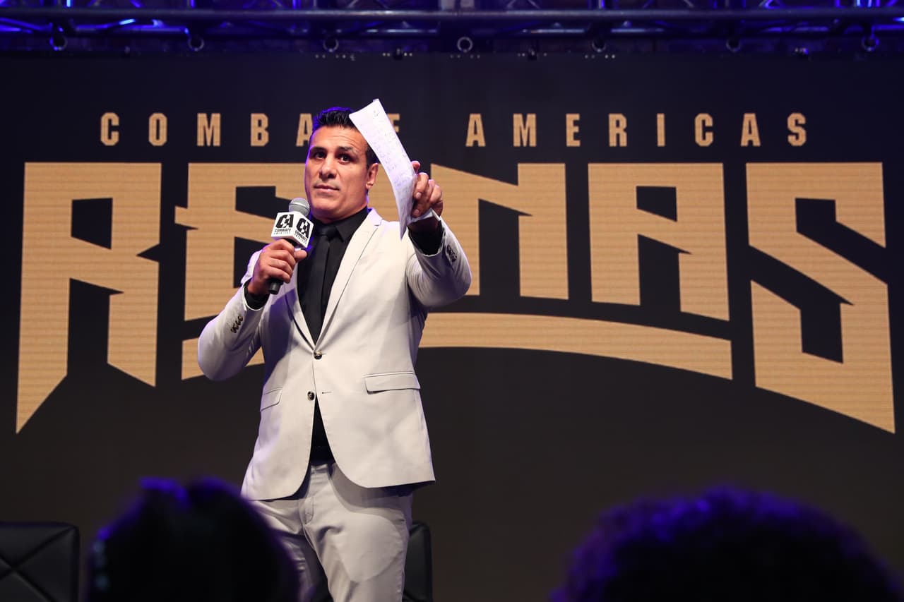 Del Rio debuta en Impact Wrestiling usando el nombre de ‘Alberto el Patrón’, ganó el Campeonato Mundial Pesado de Impact, pero por la forma en que terminó la pelea, se le devuelve el título a Lashley.
