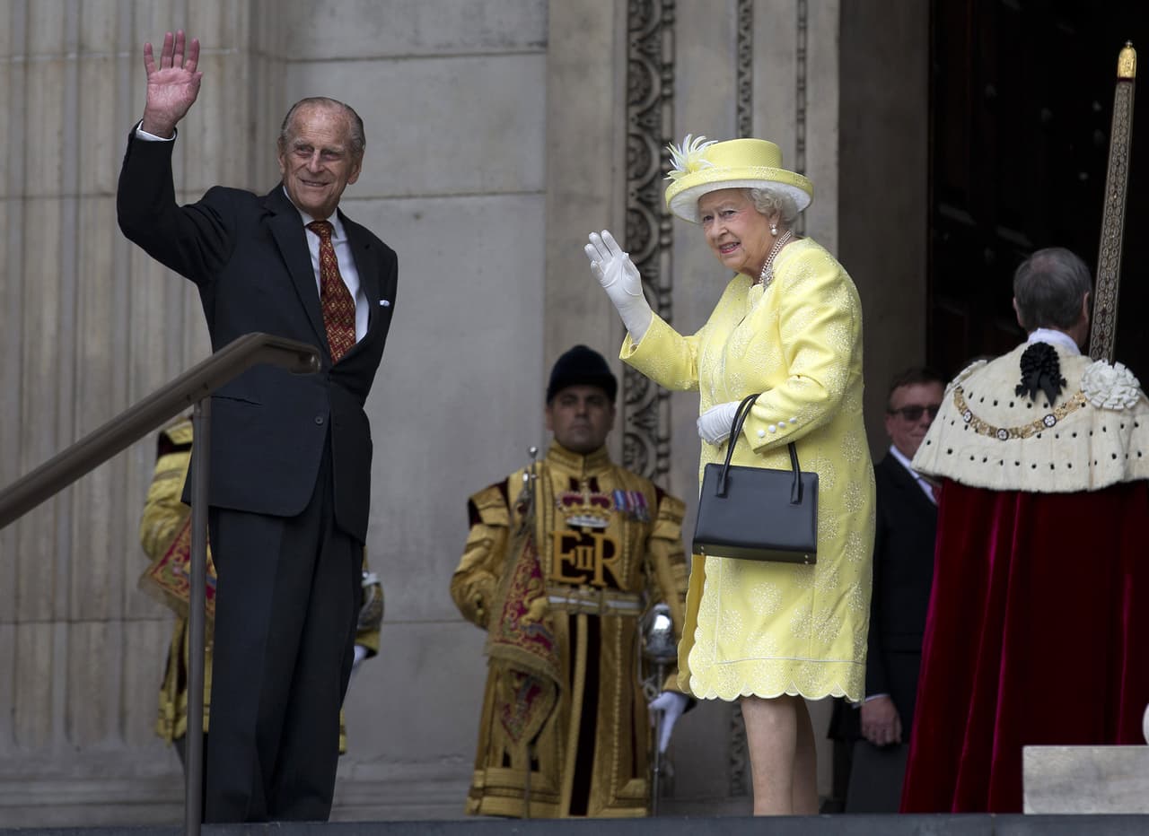 Actualmente se resguarda en el castillo de Windsor junto a la monarca para 
<b><a href="https://www.univision.com/famosos/el-coronavirus-no-nos-vencera-la-reina-isabel-ii-manda-esperanzador-mensaje-para-celebrar-la-pascua-fotos" target="_blank">no contraer el coronavirus.</a></b>
<br>